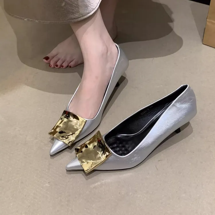 法式高跟鞋女2025秋季新款尖头金属方扣浅口单鞋女细跟女鞋时尚