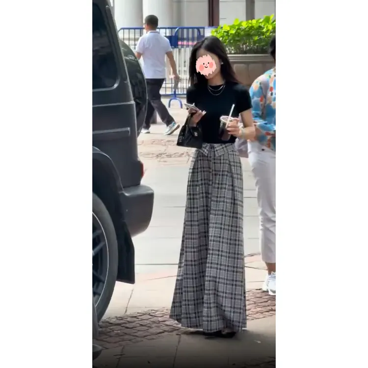 韩系休闲减龄时尚套装女夏高级感气质露腰T恤格子阔腿裤子两件套