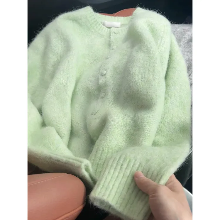 端庄优雅大气！清新的青柠绿针织衫女秋冬季软糯保暖毛衣外套上衣