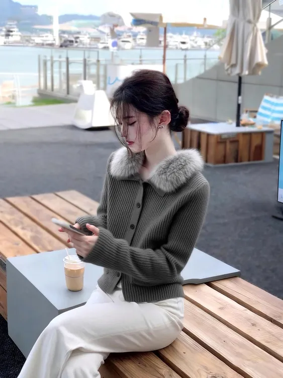 韩系毛毛领短款毛衣开衫秋冬新款单排扣针织衫小众炸街高级感女装