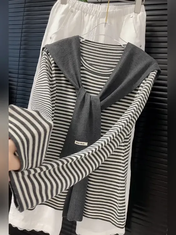 韩系条纹披肩长袖针织衫女早秋季穿搭宽松显瘦时尚休闲上衣两件套