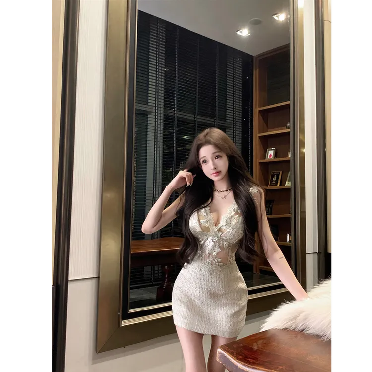 【初雪少女香】辣妹气质设计感V领双色小香拼接连衣裙女显瘦短裙子