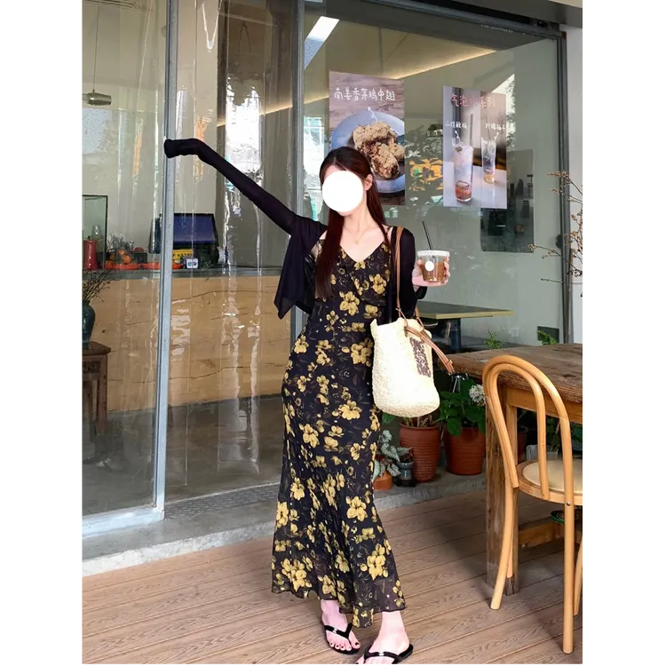 M171 法式气质V领短袖碎花连衣裙新款设计感收腰显瘦A字长裙