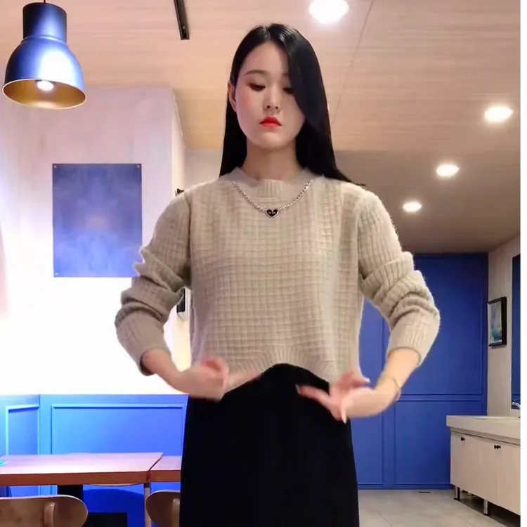 秋季长袖洋气百搭挂坠毛衣