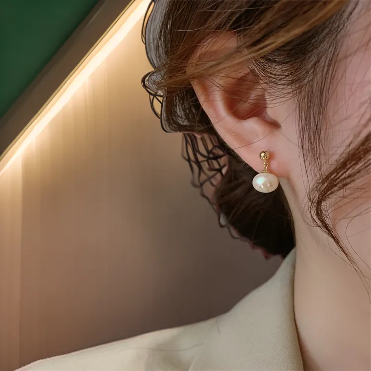 铜合金仿珍珠耳饰 七里玲珑炫彩高亮耳钉小众高级感气质百搭耳环