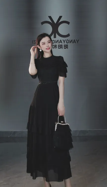 105212宫廷千金黑色重工法式风连衣裙气质显瘦女人味长裙
