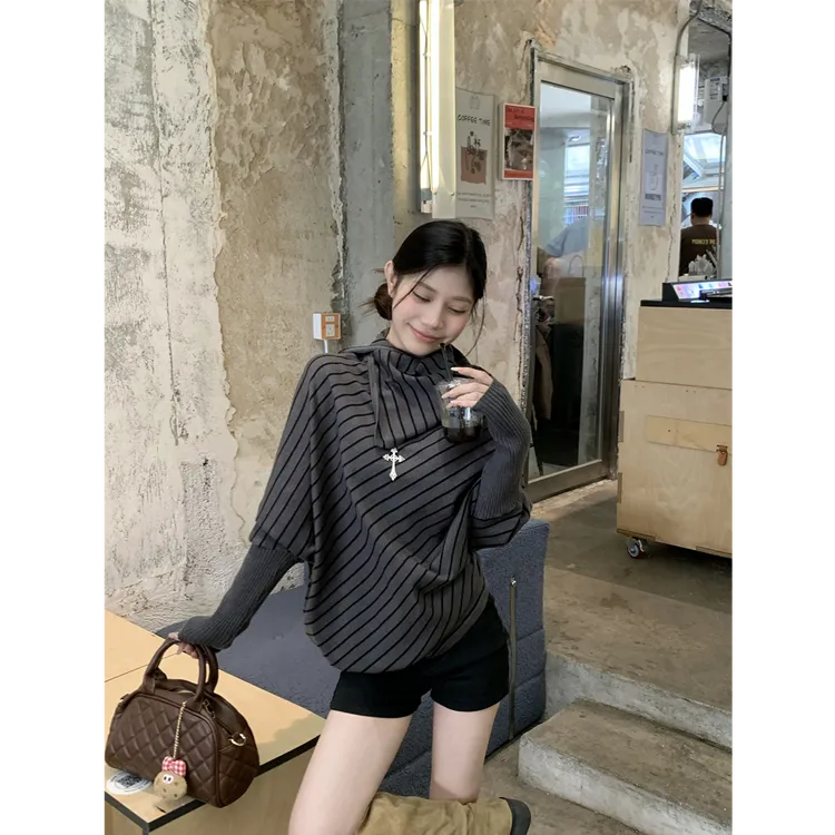 弛感穿搭女早秋2025新款慵懒风复古条纹蝙蝠袖宽松高领针织上衣