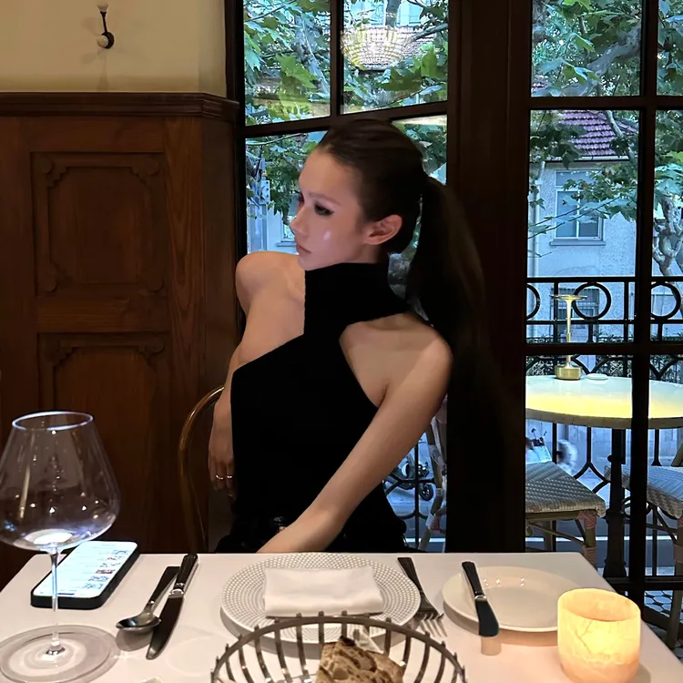 0122stepll 狩猎时刻 黑色挂脖背心女辣妹修身设计感露肩针织上衣