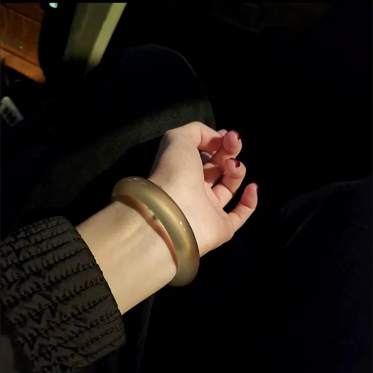天然马料冰透女气质高级感强荧光手镯白冰玻璃底荔枝冻白月光