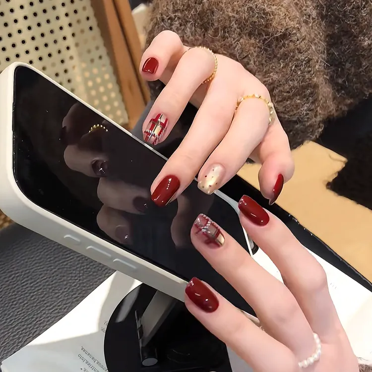 【圣诞礼物】秋冬酒红色法式圣诞节穿戴甲短款格纹波点猫眼美甲甲片