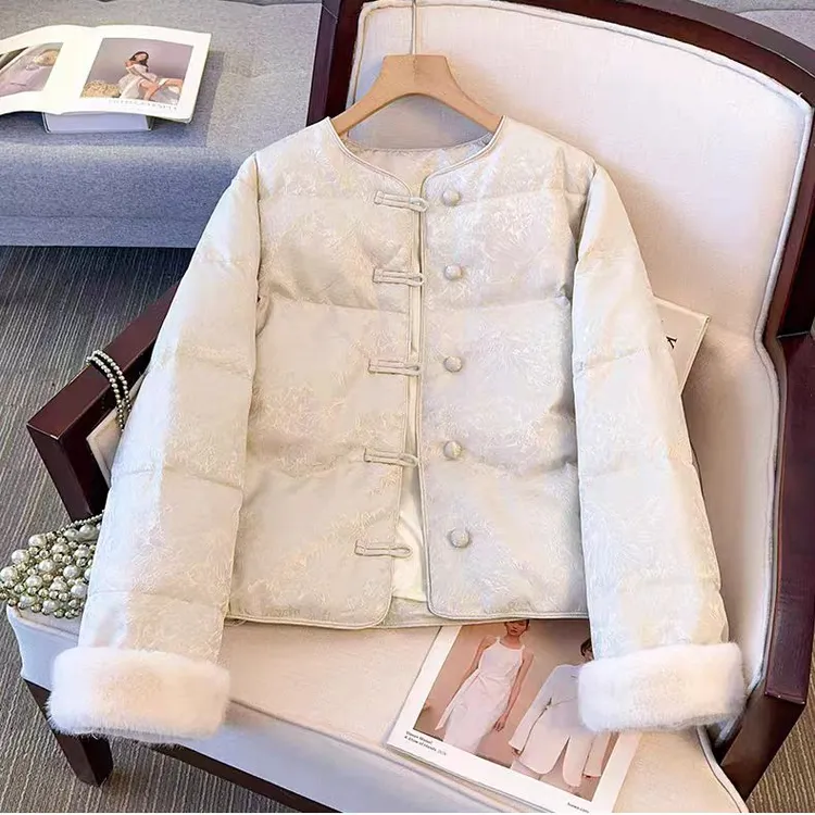 新中式国风提花盘扣羽绒服女短款2025冬装新款袖口羊羔毛拼接外套