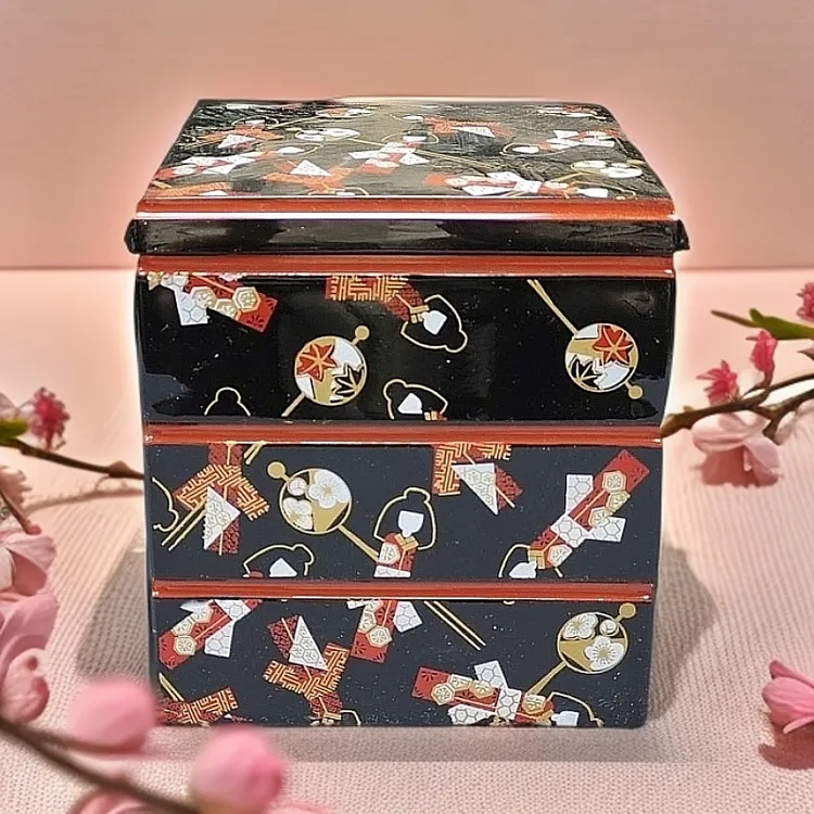 日本漆器金时绘人物纹三重段食盒（有轻微运输痕迹，完美主义慎拍）