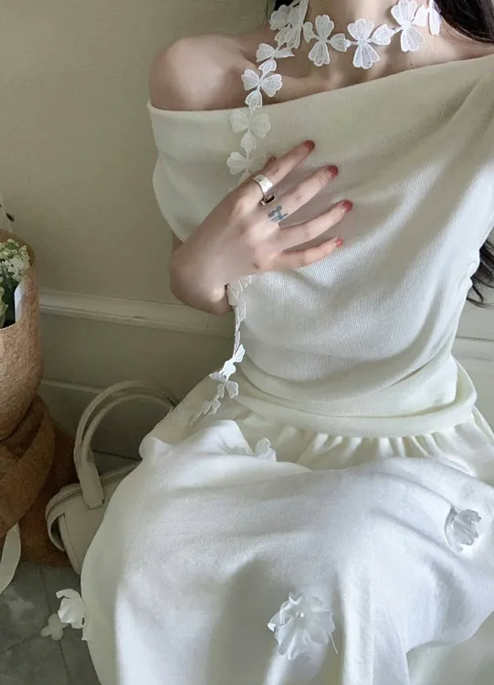 纯欲慵懒风女装夏季套装高级感超仙设计感一字肩上衣白色半身裙子