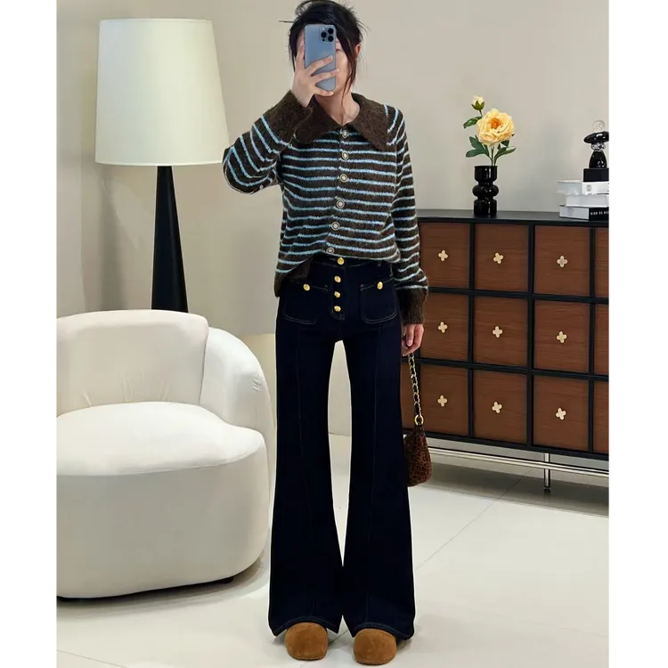 黑金蓝韩系极简风2025秋冬新款加绒高腰显瘦不贴腿微喇牛仔裤女