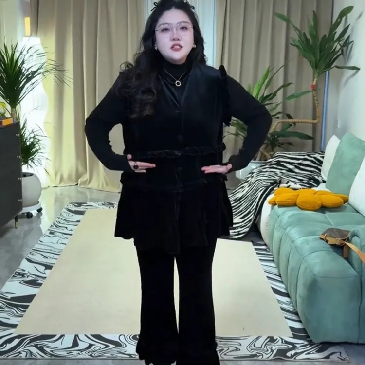 2025新款时尚洋气减龄多层飞飞边丝绒马甲+丝绒微喇裤套装2599