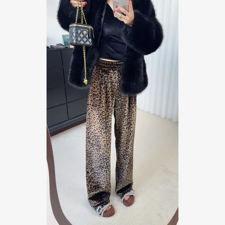 【丽丽穿搭】2025秋冬加绒加厚慵懒显瘦丝绒豹纹垂感直筒裤休闲长裤