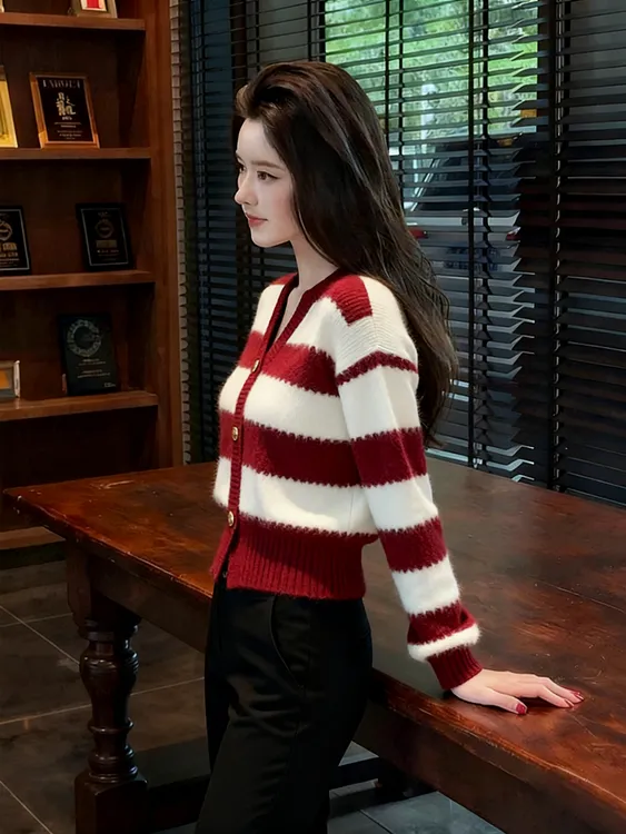 洋气小香风韩版多巴胺撞色条纹毛衣秋冬新款时尚短款长袖针织衫女
