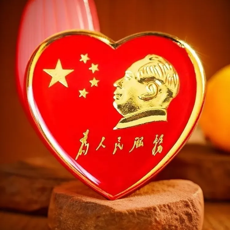 合金胸针 新款毛主席像章爱心型徽章红色桃心纪念章胸针高档时尚