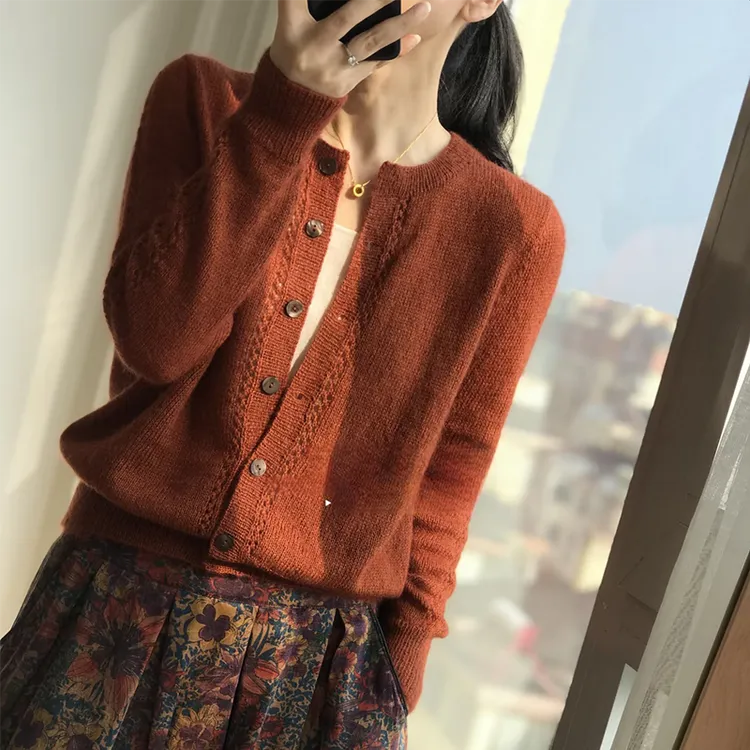 高端轻奢英伦风女士羊毛衫新款百搭圆领针织开衫秋冬时尚打底开衫