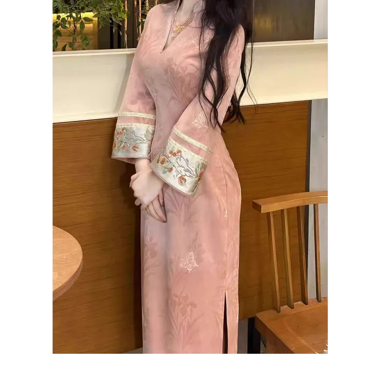 码加加51898胖MM2025秋季新中式国风改良刺绣气质显瘦旗袍连衣裙