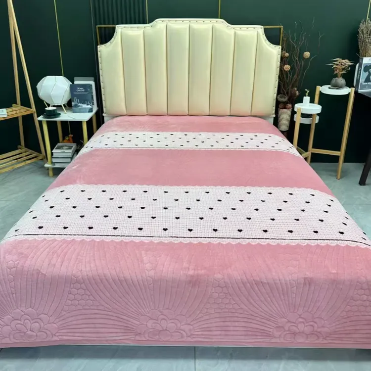 潮流款欧姐家粉色小桃心床盖
