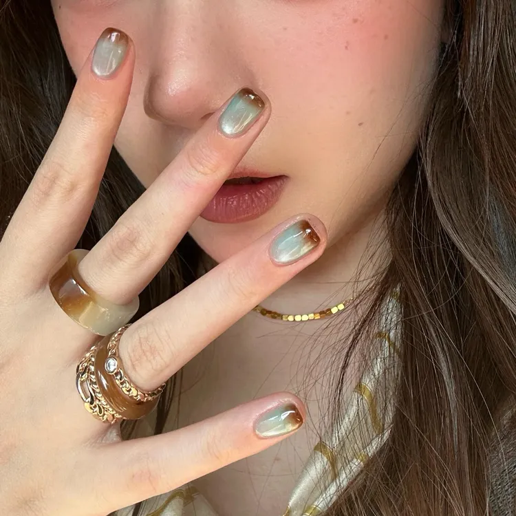 【秋意】秋季新款蓝棕撞色小众穿戴甲短款百搭美甲款式推荐2025爆款