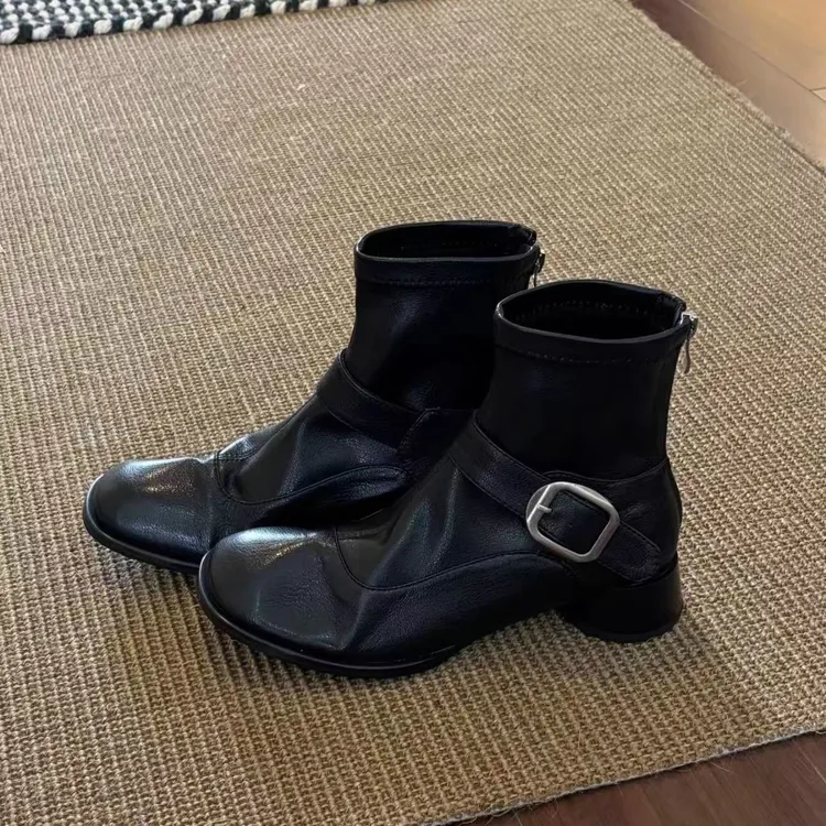 牛皮版~复古风皮带扣马丁靴圆头粗跟短靴女秋冬款百搭弹力瘦瘦靴