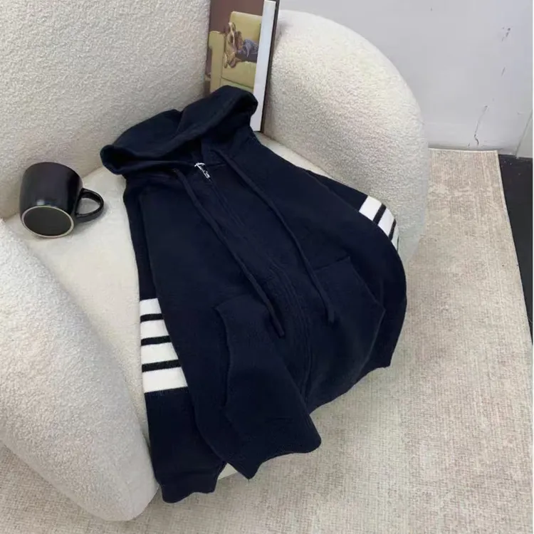 时尚春秋宽松休闲运动开衫外套条纹女士拉链连帽针织卫衣百搭