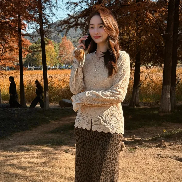 HELA AOMI “磨毛弹力蕾丝”法式碎花设计感小众打底T恤CY5DM23541