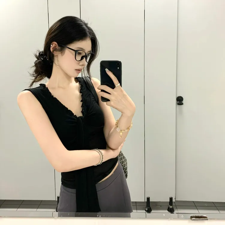 韩系飘带V领吊带背心女装夏季辣妹风纯欲修身显瘦短款上衣设计感