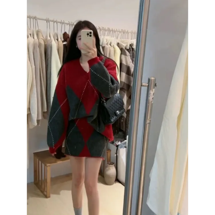 秋冬大码女装2025年新款小香风长袖中长款毛衣与中长款半身裙红色