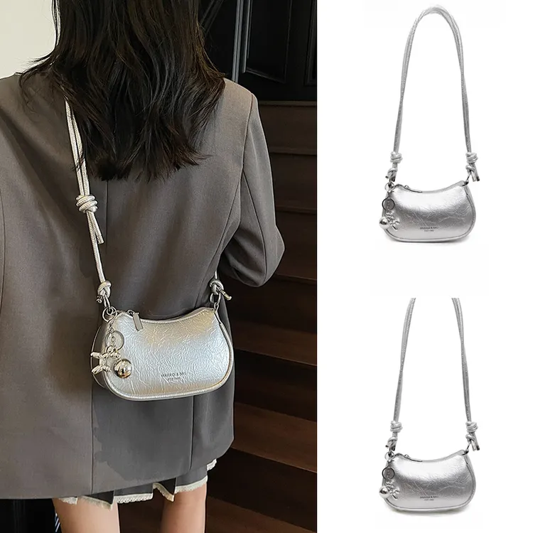 夏天高级感通勤小众手机斜挎小包包女2025新款时尚皮质银色腋下包