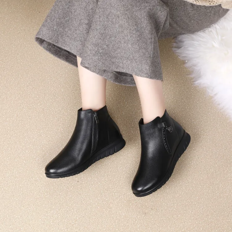 妈妈棉鞋冬季中老年平底女鞋软底羊毛靴子加绒加厚保暖短靴秋冬款