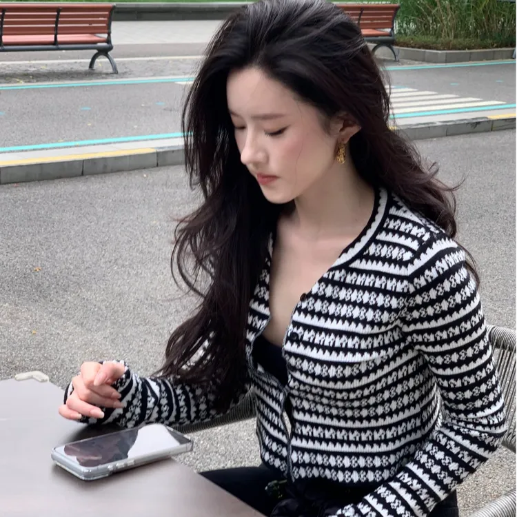 复古撞色条纹圆领针织开衫女秋季设计感修身毛衣外套气质长袖上衣