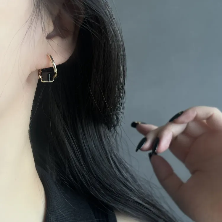 气质黑色方糖耳扣简约高级小众轻奢百搭耳环时尚耳饰