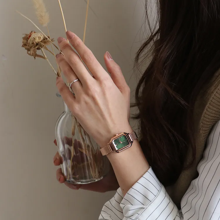 鹿娜Rune小众日常通勤高级感钢带时尚防水大气女士石英ins手表