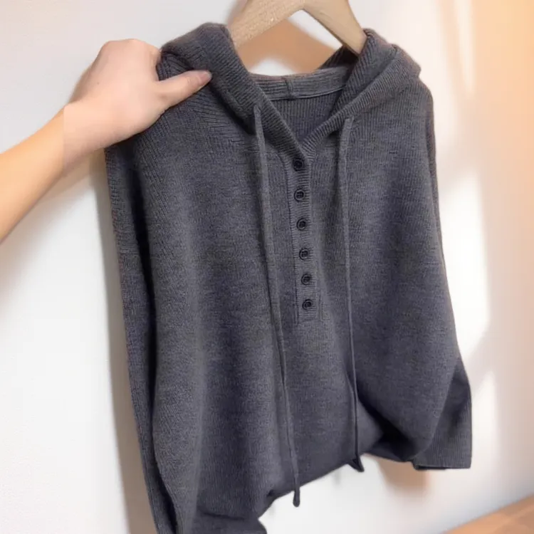 宽松设计感系扣连帽长袖针织衫女2025秋冬新款慵懒感休闲百搭上衣