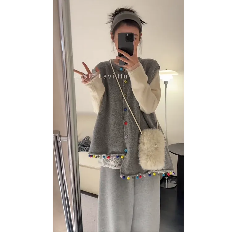 秋冬穿搭一整套女2026新款懒惰风蕾丝衫针织马甲屁帘休闲裤三件套