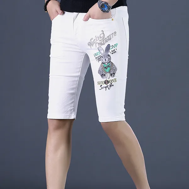 贾鲁萨加高端时尚白色牛仔短裤男夏季潮牌刺绣印花五分裤痞帅中裤
