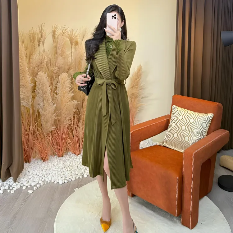 秋冬时尚外套优雅气质通勤风轻奢显瘦中长款褶皱女装新款厚款套裤