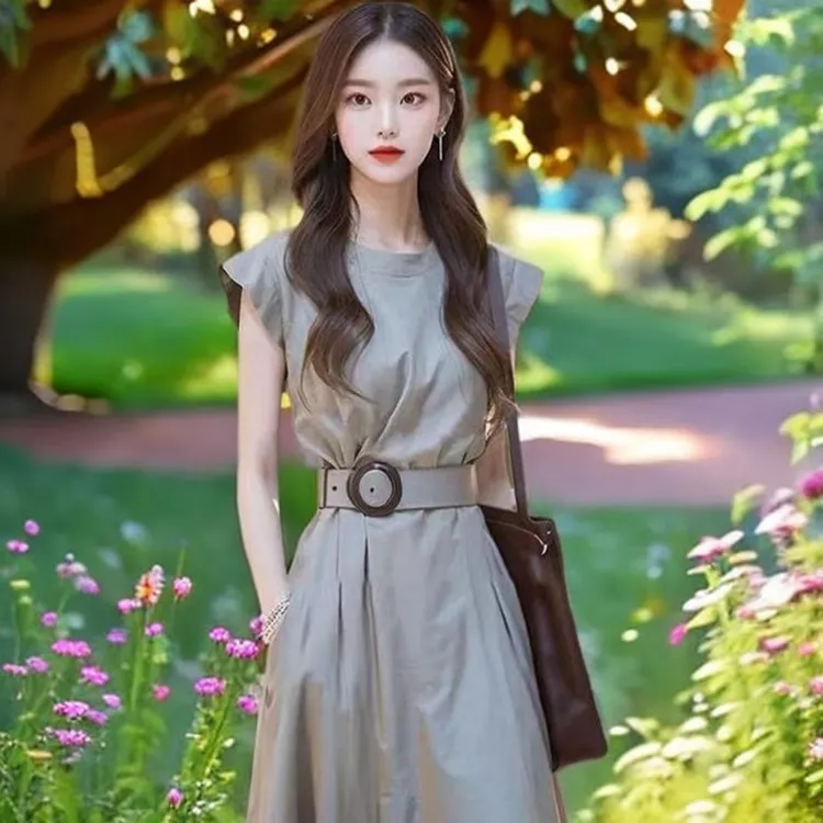 哥弟阿玛施正2025夏季新款高级感气质减龄显瘦小飞袖收腰连衣裙女