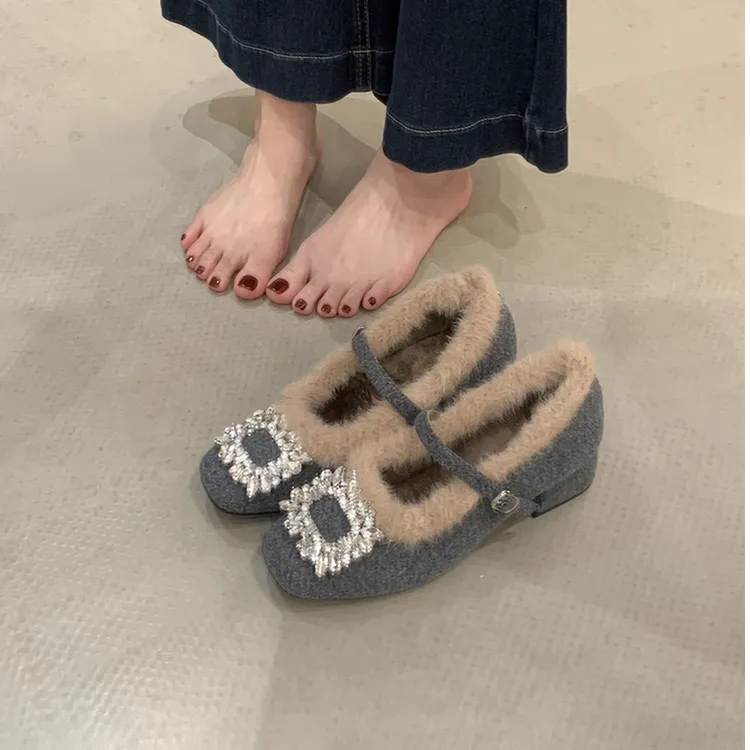 啄木鸟水钻毛毛玛丽珍鞋女2025冬加绒方头一字带粗跟保暖法式单鞋