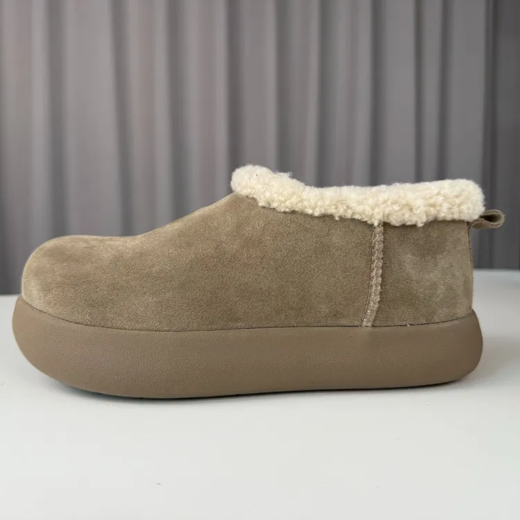   玥歌2025新款一脚蹬百搭保暖小土豆雪地靴真皮羊皮毛一体加厚