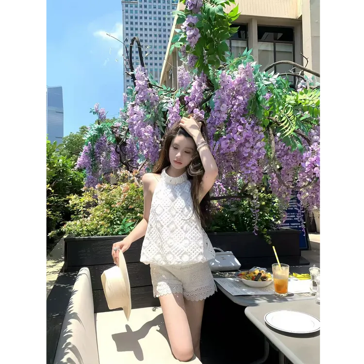 简约韩版休闲度假风重工镂空小衫上衣女搭配高腰百搭休闲短裤套装