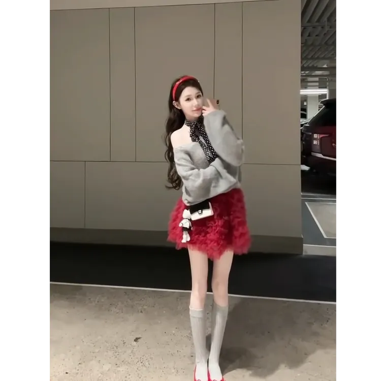 韩系甜美少女2025秋季新款ins性感露肩宽松上衣搭配蓬蓬短裙套装
