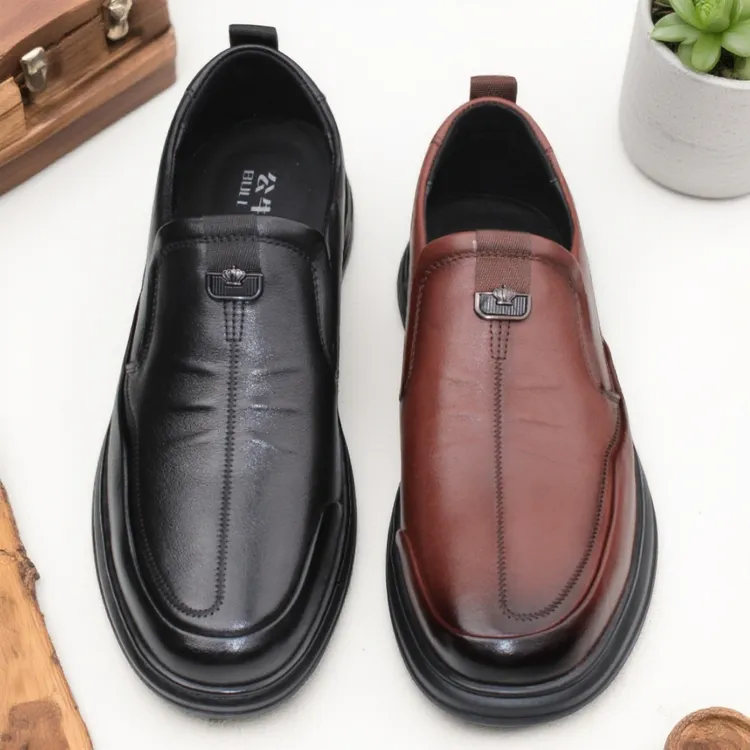 二哥2025全真皮上等头层牛皮舒适透气软底一脚蹬爆款男士皮鞋9300