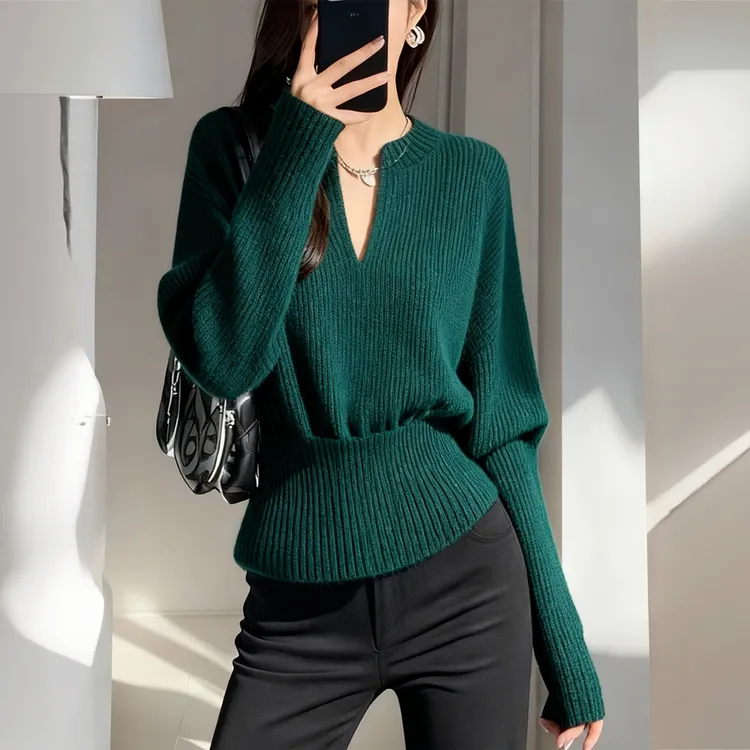 设计感绿色V领长袖针织衫女冬季新款洋气时尚收腰显瘦套头上衣爆