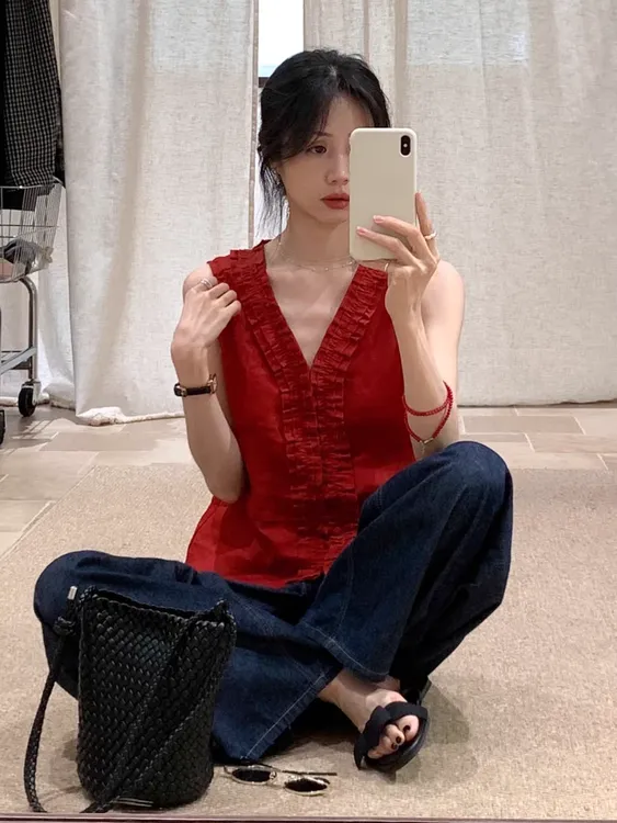 【现货】2025夏季新款韩系时尚小众设计感V领显瘦无袖上衣女