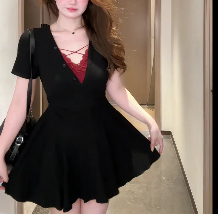 胖MM 气质短袖连衣裙纯欲V领蕾丝拼接假两件性感连衣裙收腰短裙夏