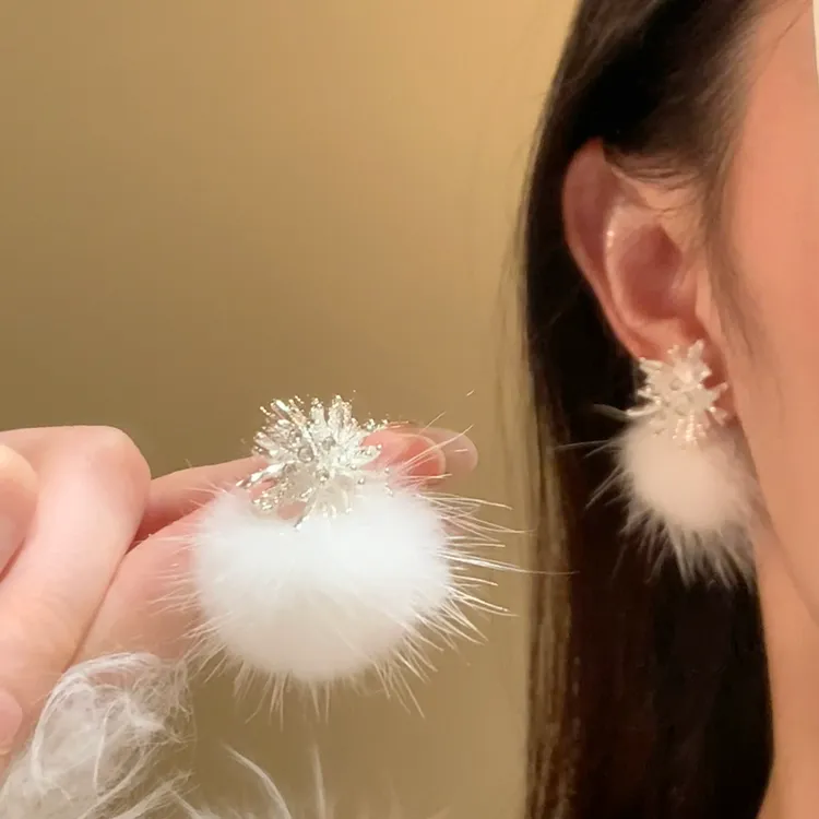 铜合金绒毛耳饰 秋冬港风毛球蒲公英耳环毛茸茸耳饰女气质耳钉